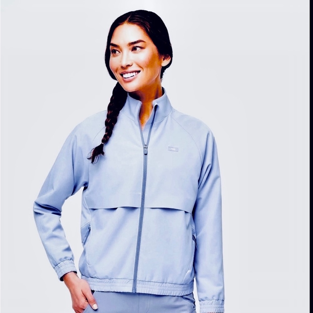 FIGS 	
Women's Vapor Blue Sydney - lab coat Scrub Jacket - M / Vapor Blue